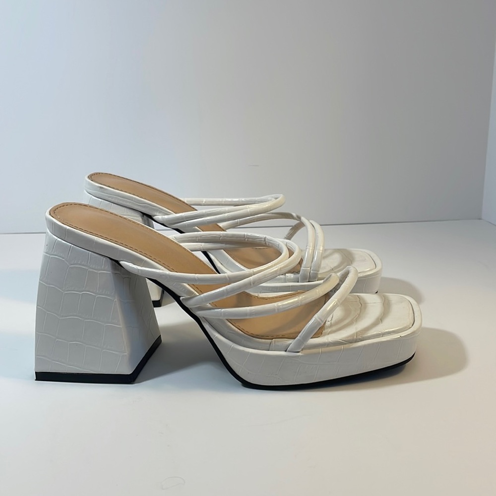 New Chunky 70’s White Mule Heels Crocodile Pattern Size 37 (Size 7 US)
